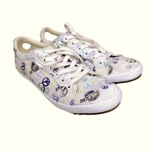 TAOS  Footwear Star Women’s  Canvas White Vacation sneakers Size 8.5